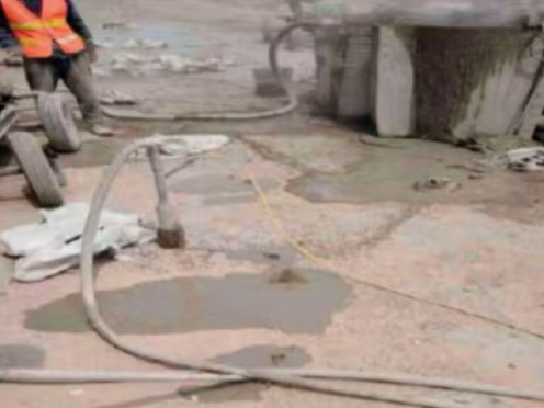 扶绥水泥混凝土路面板底注浆技术 路面脱空注浆整治方案